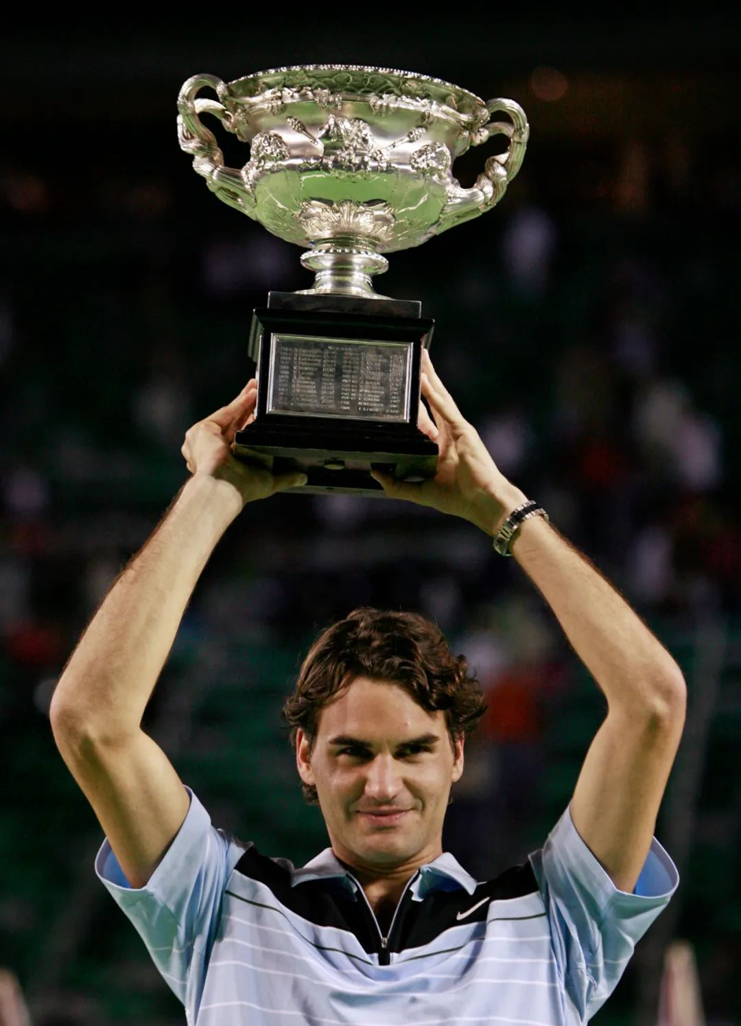 爱游戏官网-费德勒连续十场比赛得分超过大比分获胜，MAD不断突破！